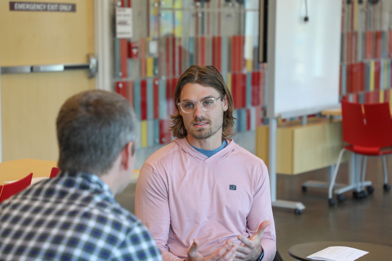 student-faculty-research-discussion12