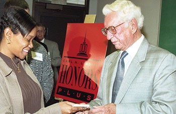 Carl H. Lindner Jr. exchanging notes with a Lindner Honors-PLUS student in 1997