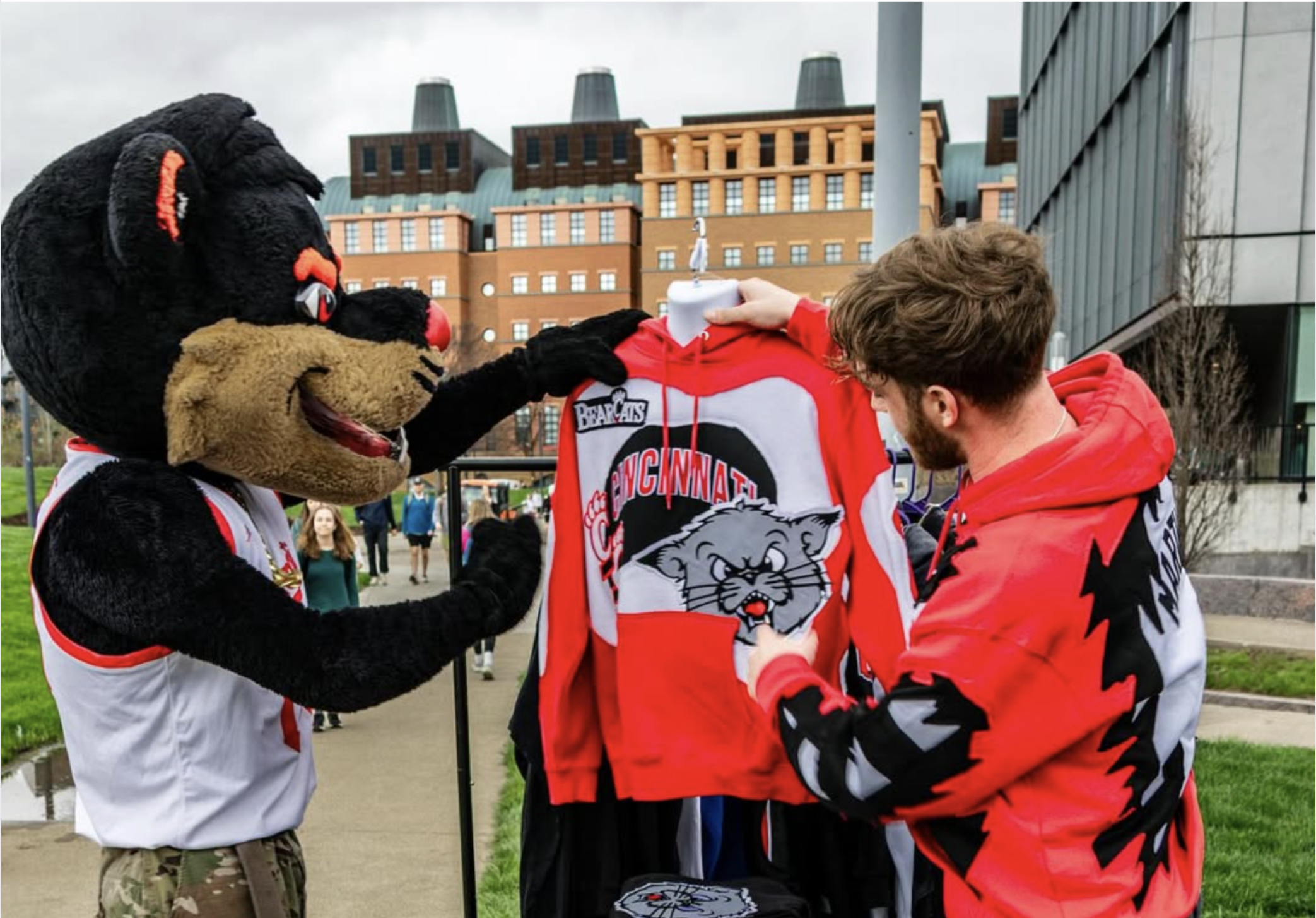 Bearcat mascot looks to buy from student vendor - 2025